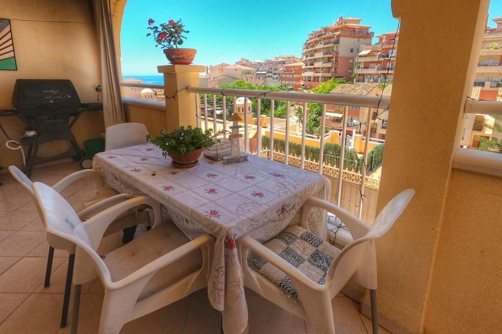 Room With Sea And Mountain Views Habitacion En Piso Compartido Para 1 O 2 Personas Benalmádena Eksteriør billede