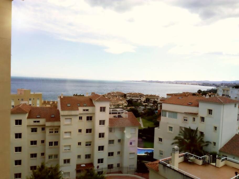 Room With Sea And Mountain Views Habitacion En Piso Compartido Para 1 O 2 Personas Benalmádena Eksteriør billede